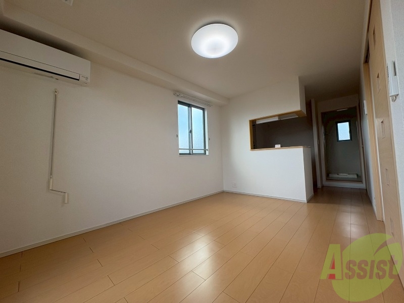 居室・リビング　１０．２帖と広めのリビングとなっております。