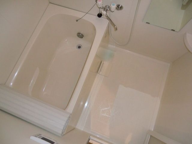 バス・シャワールーム　ゆとりの浴室追い焚き完備