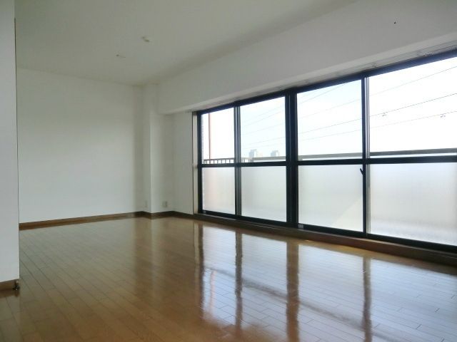 その他部屋・スペース　南面向きの明るいリビング