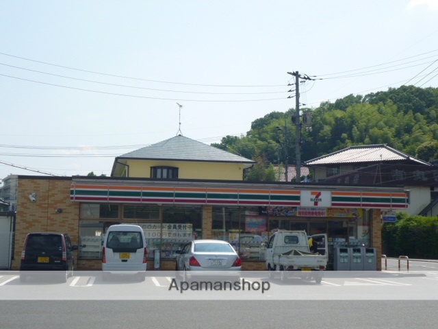 コンビニ　セブンイレブン（コンビニ）まで1305m