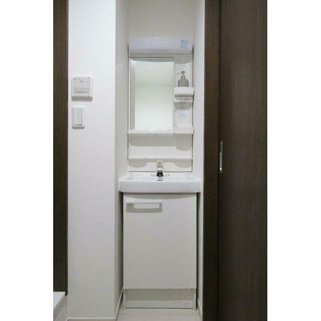 洗面設備　※家具・小物はイメージです