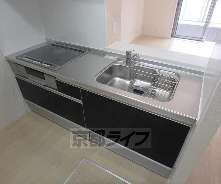 キッチン　３口コンログリル付きシステムキッチンです。