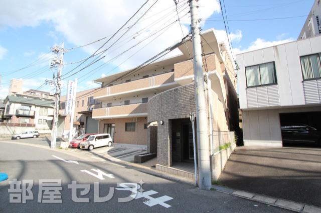 建物外観　ＲＣ造の３階建てですよ