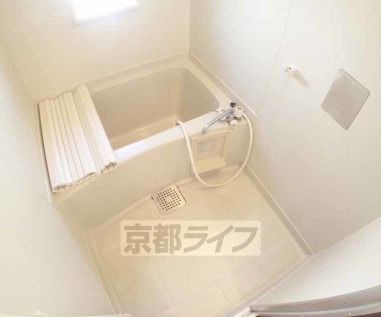 バス・シャワールーム　清潔感のあるバスルームです。