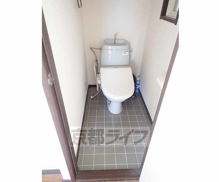 トイレ　ウォシュレットつきです。