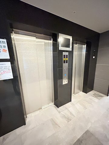その他共有部分　忙しい朝に嬉しいエレベーター2基。