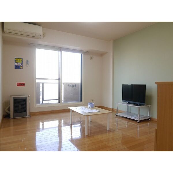 居室・リビング　★エアコン完備で夏場も安心！★月+3千円で家具家電設置可！★