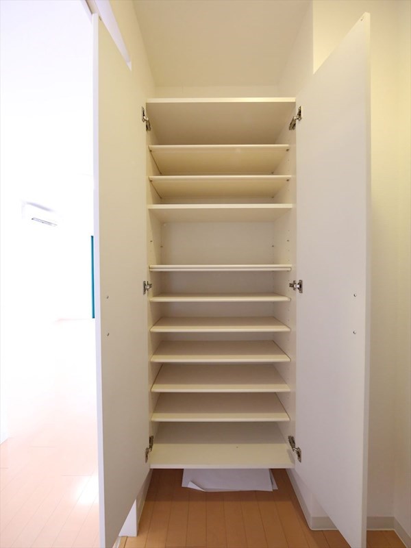 玄関　玄関　シューズボックス付（収納充実してます）
