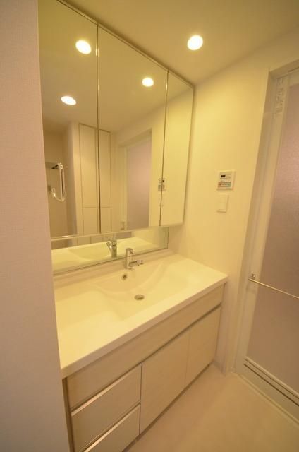 洗面設備　★大きな鏡がうれしい独立洗面台★