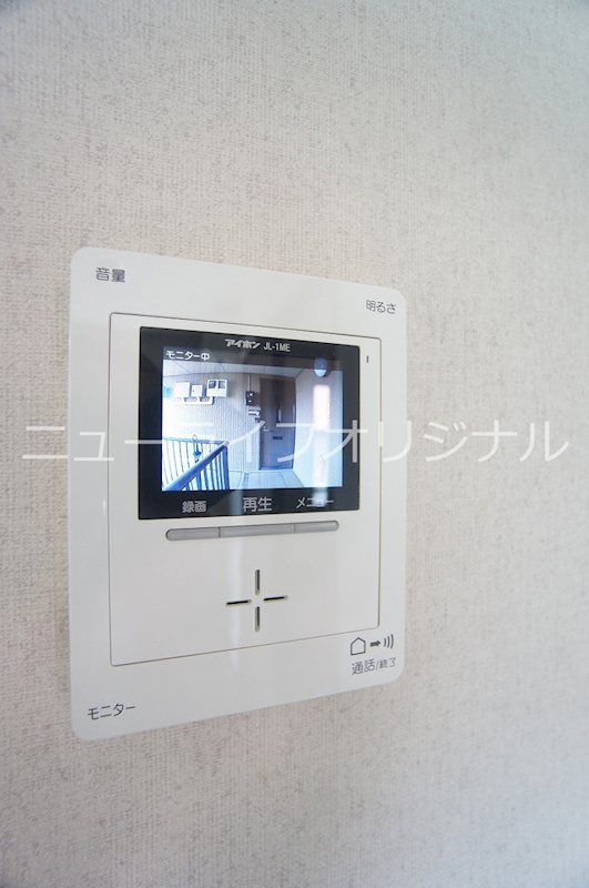 セキュリティ　来訪者を確認出来るモニター付きのインターホンで安心。