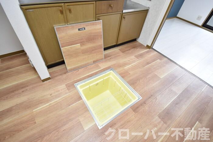 収納　床下収納