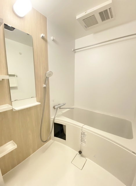 バス・シャワールーム　浴室乾燥・暖房・２４時間換気機能付き