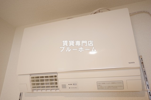 その他設備　洗面所に暖房機付き！