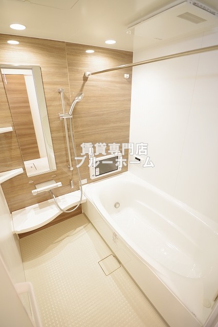 バス・シャワールーム　1坪サイズバス・TV付き！