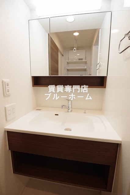 洗面設備　高級感のある洗面台！