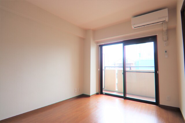 居室・リビング　明るい印象のお部屋です