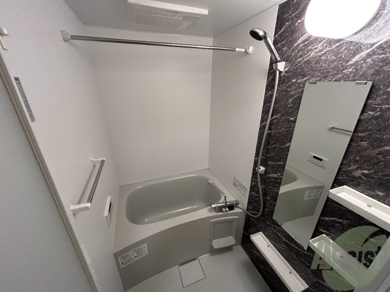 バス・シャワールーム　お風呂はこちら。１人暮らしにはピッタリのサイズ感ですね！