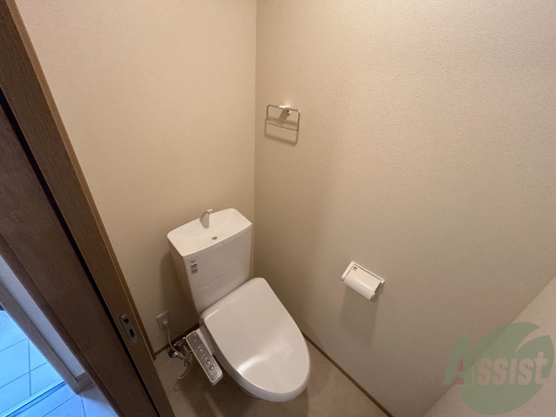 トイレ　嬉しいウォシュレット機能付きです。シャワートイレは便利ですね