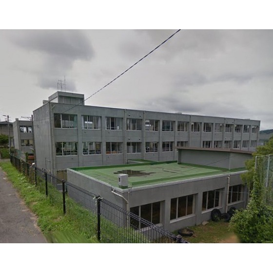 小学校　小諸市立坂の上小学校（小学校）まで1539m