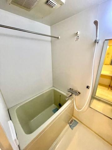 バス・シャワールーム　※別部屋の参考写真です。