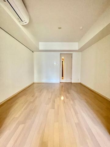 居室・リビング　※別部屋の参考写真です。