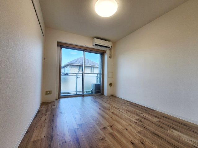 居室・リビング　同物件内参考画像