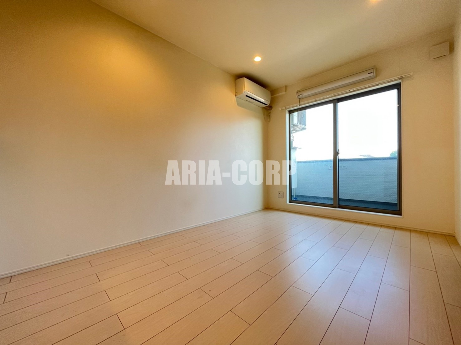 居室・リビング　統一感あるお洒落なお部屋！奥行きたっぷりの空間です♪