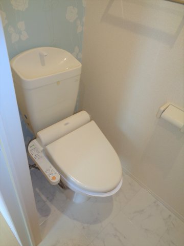 トイレ　温水洗浄暖房便座