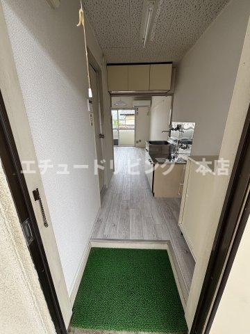 玄関　※別部屋参考写真です