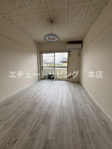 居室・リビング　※別部屋参考写真です