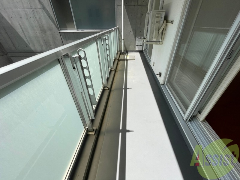 バルコニー　こちらはバルコニー。洗濯物が干せるようになっています。