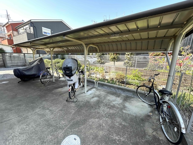 その他共有部分　雨の日でも安心☆屋根付の駐輪場です☆