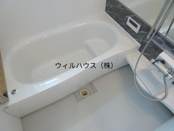 バス・シャワールーム　浴室乾燥機、追焚機能付の広々バスルーム！