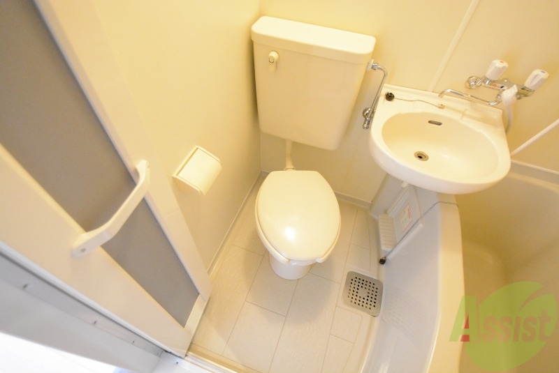 トイレ　フローリング貼りの室内です