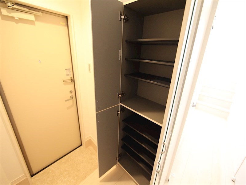 玄関　玄関　シューズボックス付