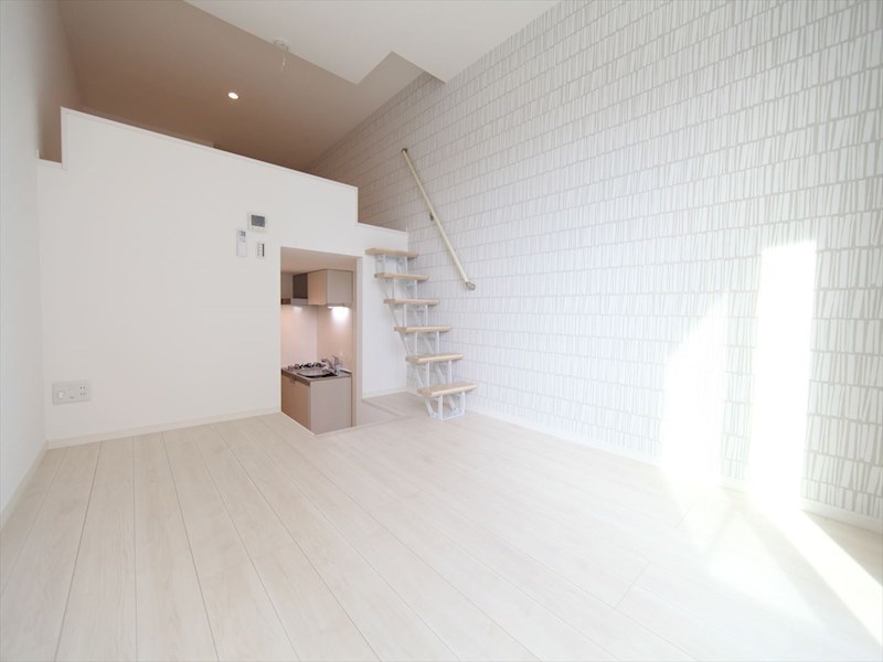 居室・リビング　洋室6.2帖　エアコン付　収納充実　バルコニーに面しています