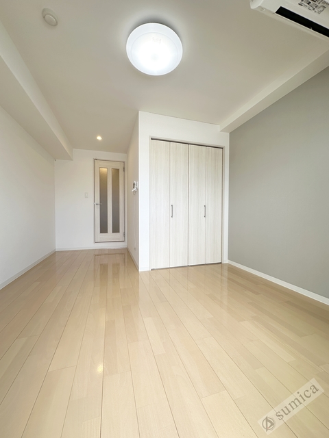 居室・リビング　アクセントクロスがオシャレを演出♪♪