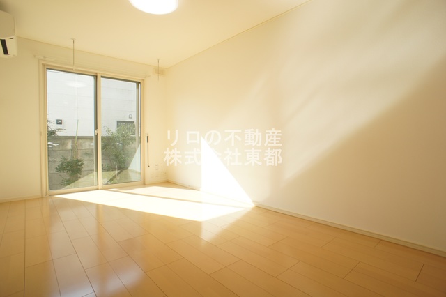 居室・リビング　※他号室のお写真です