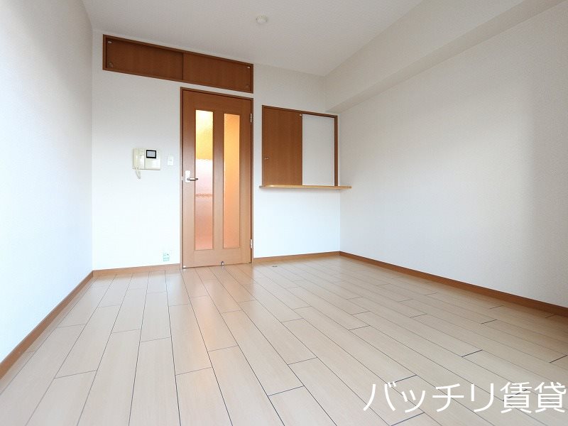 居室・リビング　別号室タイプの為、現状を優先致します。