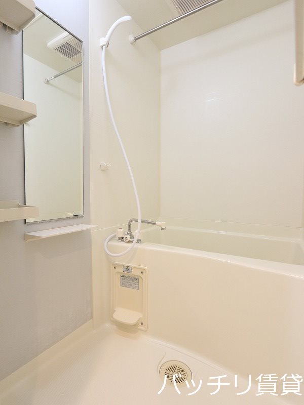 バス・シャワールーム　別号室タイプの為、現状を優先致します。