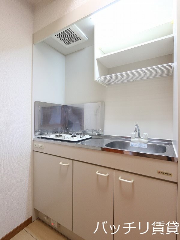 キッチン　別号室タイプの為、現状を優先致します。
