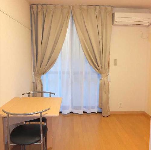 居室・リビング　ハイベッドタイプのお部屋です。