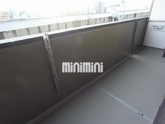 バルコニー　使い方色々！広めのベランダ付いてます。