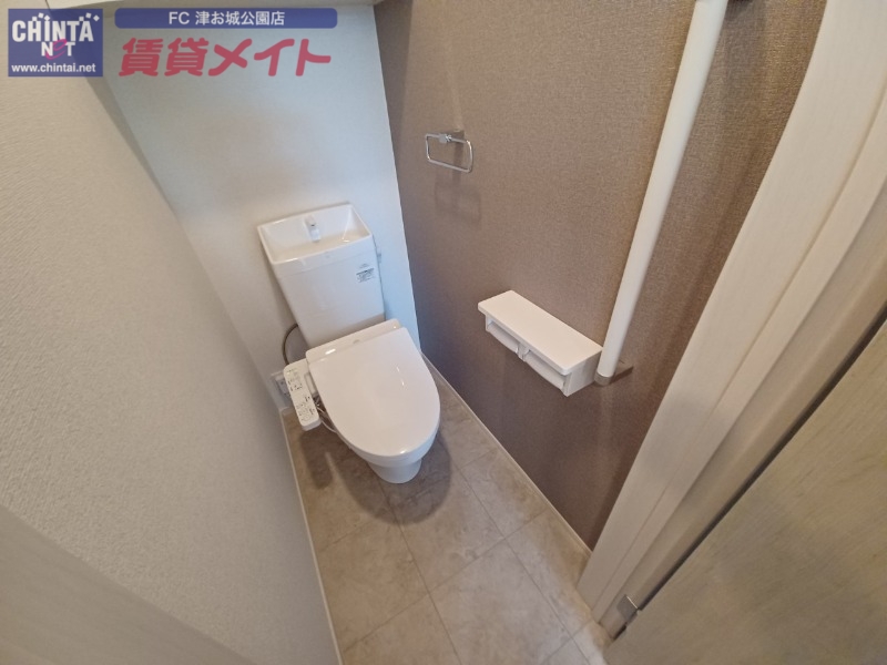 トイレ　同型参考写真