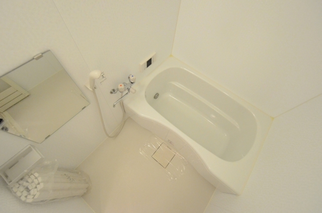 バス・シャワールーム　追い焚き機能付きです♪