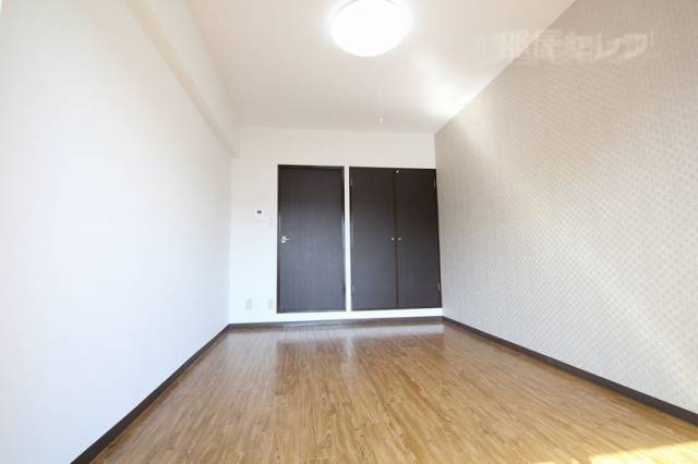 居室・リビング　ベランダ側からの内装です