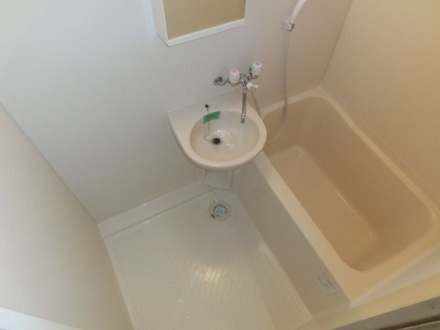 バス・シャワールーム　きれいなバスルーム