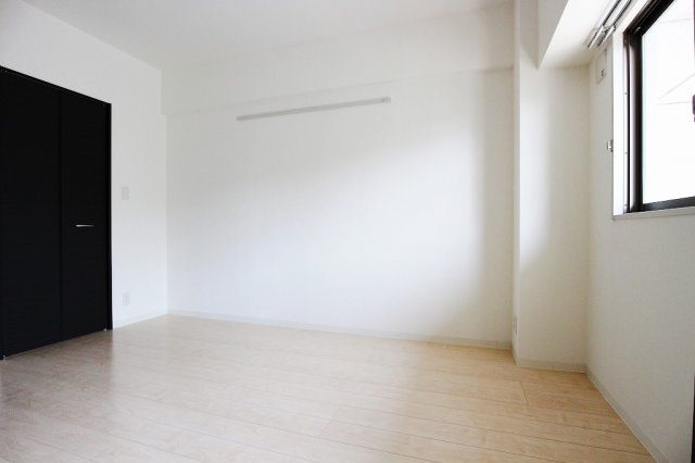 その他部屋・スペース　広くて明るい寝室