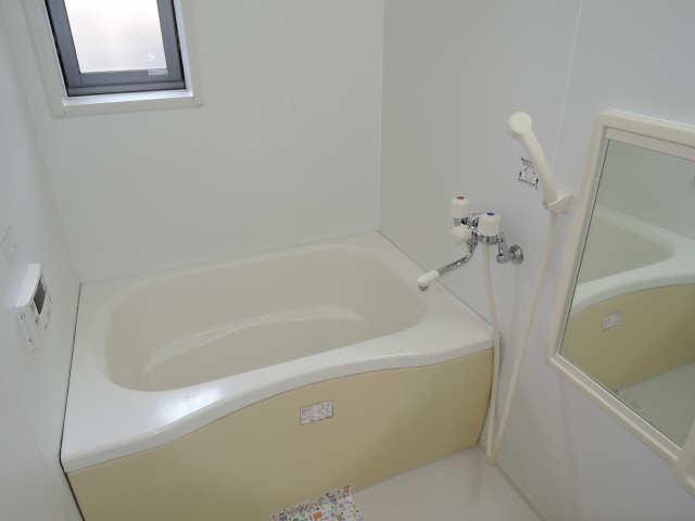 バス・シャワールーム　追い焚き機能付き浴室