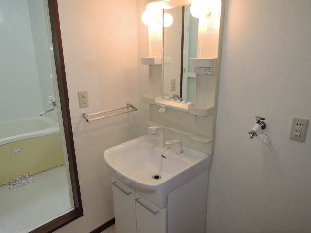 洗面設備　シャワー付洗面台